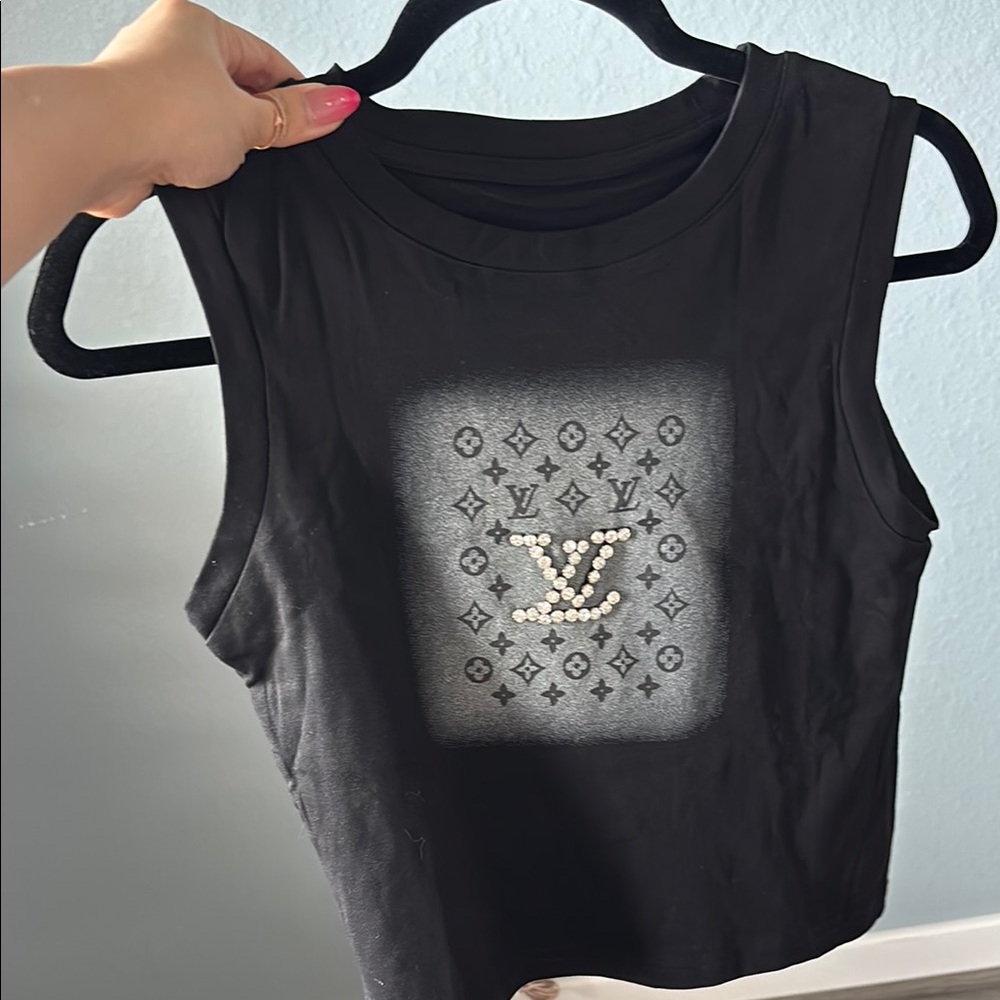 Black Sleeveless Muscle Tee Crop